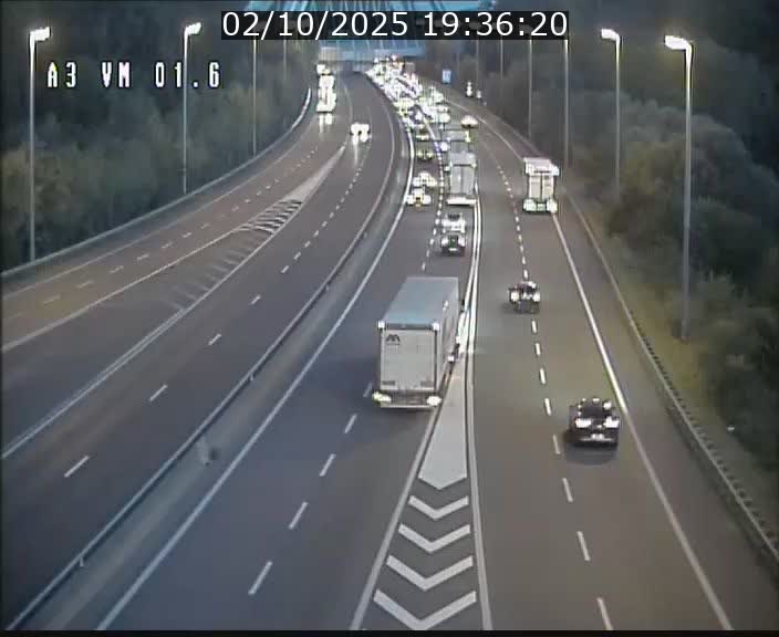 <h2>Traffic live webcam Luxembourg - Croix de Gasperich - A3 - BK 1.6 - direction France/Aire de Berchem</h2>