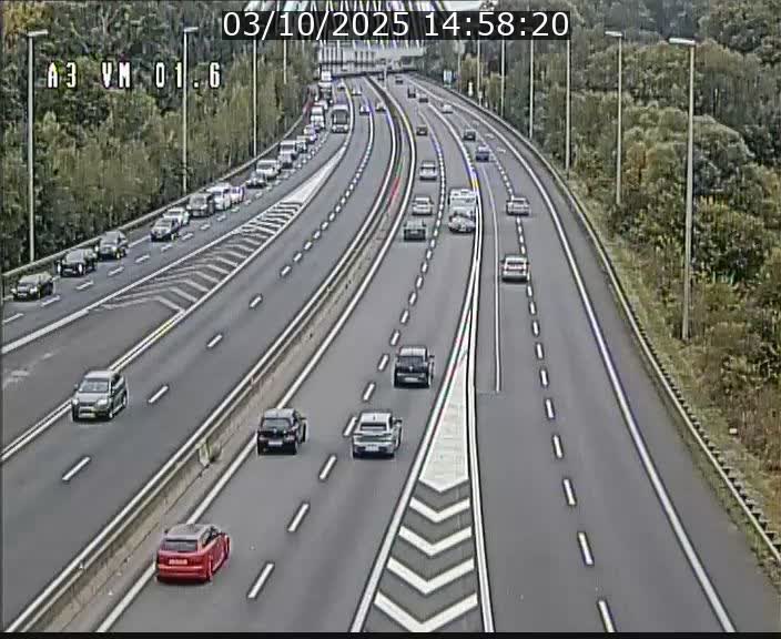 <h2>Traffic live webcam Luxembourg - Croix de Gasperich - A3 - BK 1.6 - direction France/Aire de Berchem</h2>
