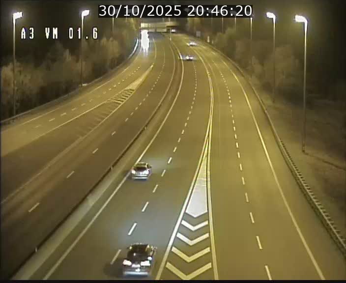 <h2>Traffic live webcam Luxembourg - Croix de Gasperich - A3 - BK 1.6 - direction France/Aire de Berchem</h2>