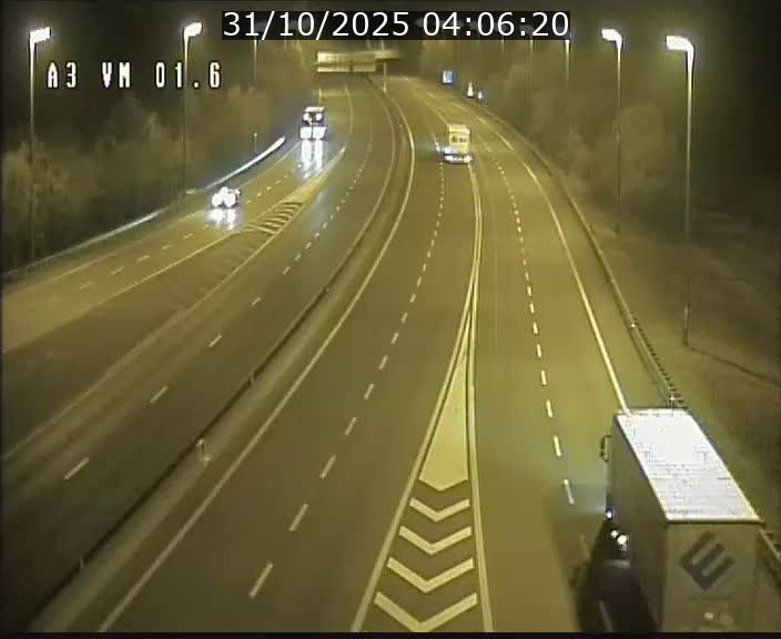 <h2>Traffic live webcam Luxembourg - Croix de Gasperich - A3 - BK 1.6 - direction France/Aire de Berchem</h2>