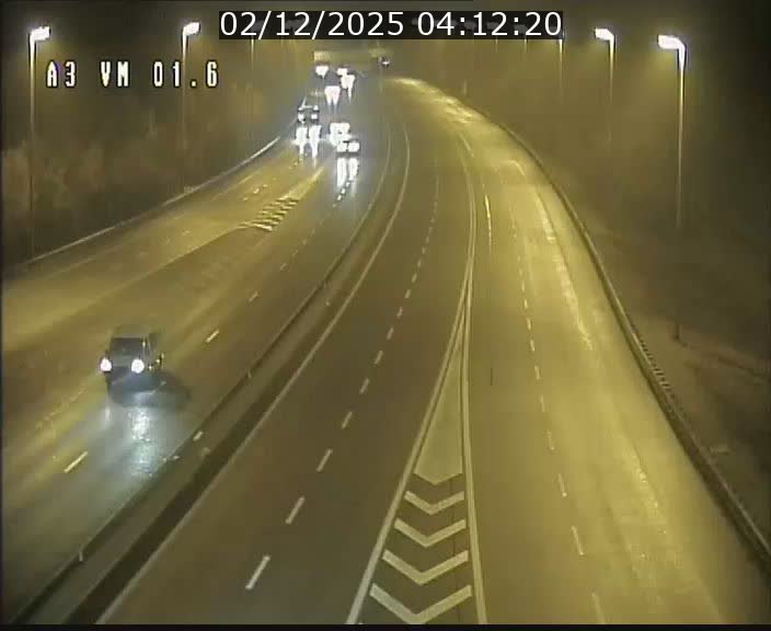 <h2>Traffic live webcam Luxembourg - Croix de Gasperich - A3 - BK 1.6 - direction France/Aire de Berchem</h2>