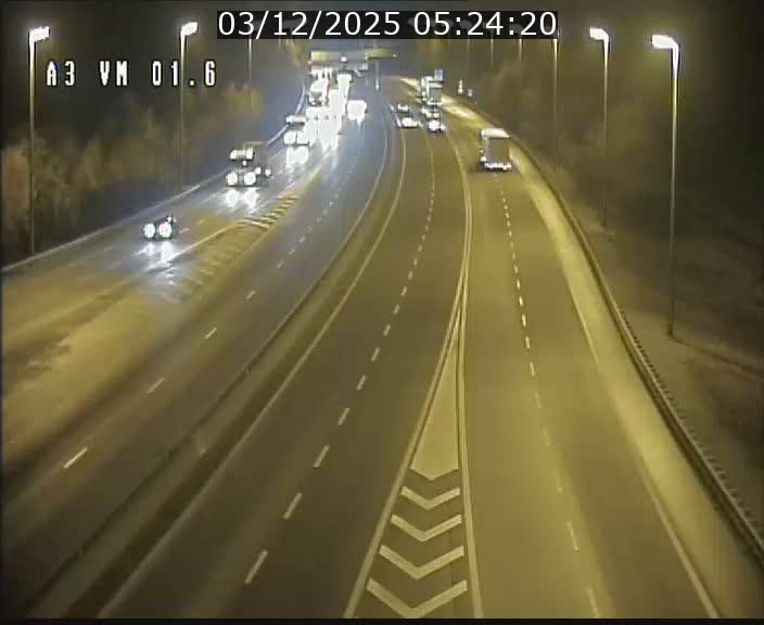 <h2>Traffic live webcam Luxembourg - Croix de Gasperich - A3 - BK 1.6 - direction France/Aire de Berchem</h2>
