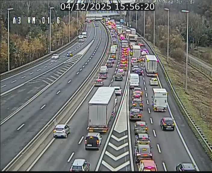 <h2>Traffic live webcam Luxembourg - Croix de Gasperich - A3 - BK 1.6 - direction France/Aire de Berchem</h2>
