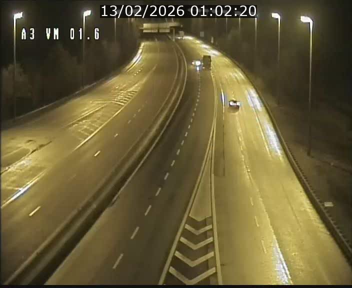 <h2>Traffic live webcam Luxembourg - Croix de Gasperich - A3 - BK 1.6 - direction France/Aire de Berchem</h2>