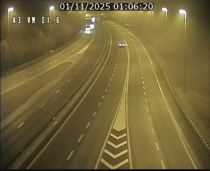 <h2>Traffic live webcam Luxembourg - Croix de Gasperich - A3 - BK 1.6 - direction France/Aire de Berchem</h2>