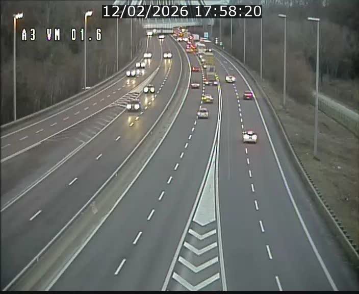 <h2>Traffic live webcam Luxembourg - Croix de Gasperich - A3 - BK 1.6 - direction France/Aire de Berchem</h2>