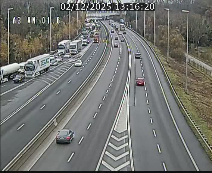 <h2>Traffic live webcam Luxembourg - Croix de Gasperich - A3 - BK 1.6 - direction France/Aire de Berchem</h2>