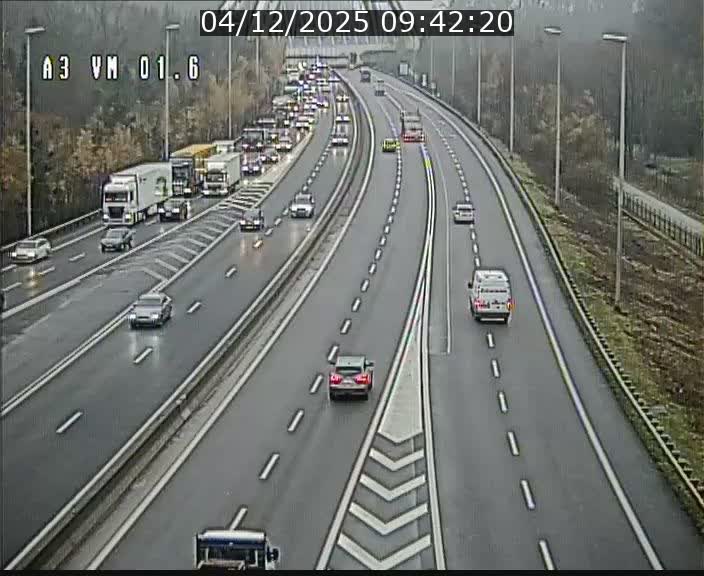 <h2>Traffic live webcam Luxembourg - Croix de Gasperich - A3 - BK 1.6 - direction France/Aire de Berchem</h2>