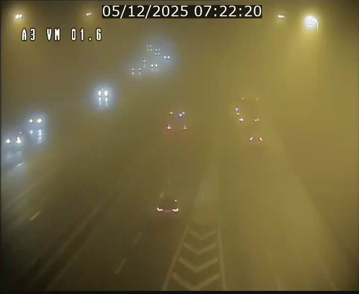 <h2>Traffic live webcam Luxembourg - Croix de Gasperich - A3 - BK 1.6 - direction France/Aire de Berchem</h2>