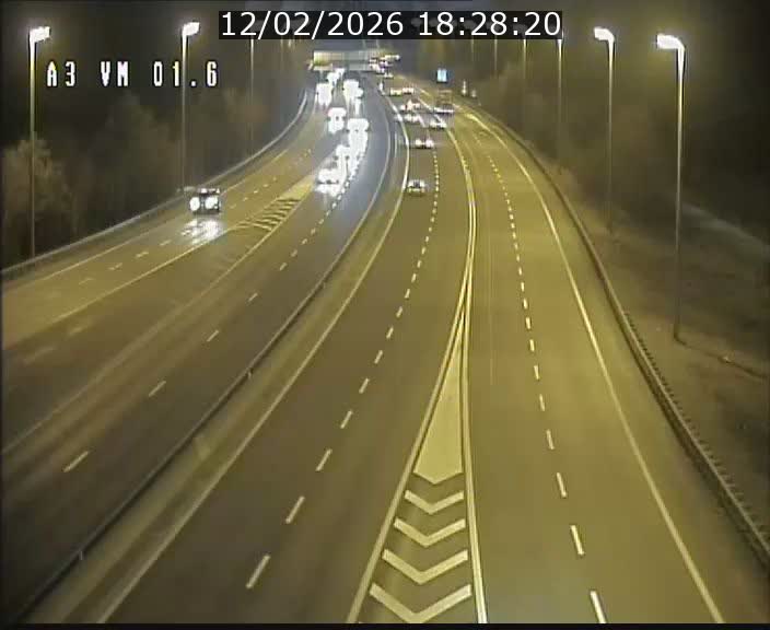 <h2>Traffic live webcam Luxembourg - Croix de Gasperich - A3 - BK 1.6 - direction France/Aire de Berchem</h2>