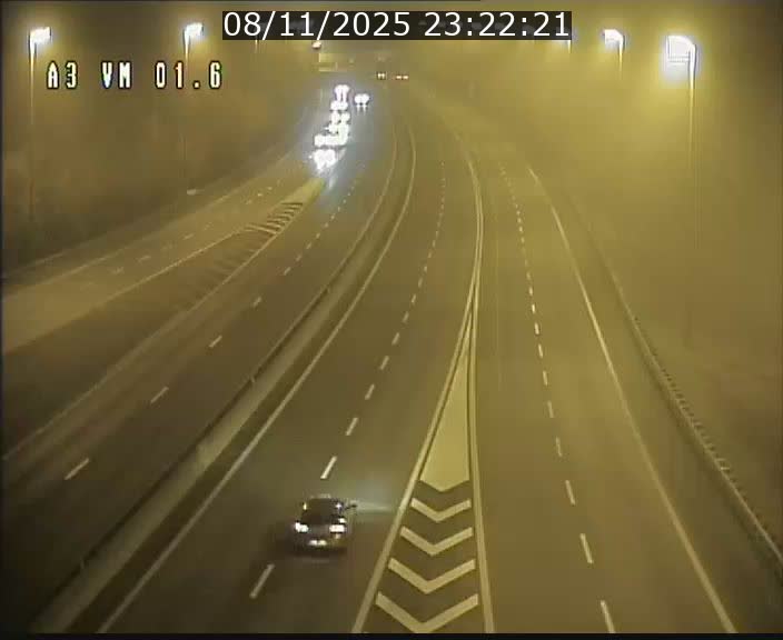 <h2>Traffic live webcam Luxembourg - Croix de Gasperich - A3 - BK 1.6 - direction France/Aire de Berchem</h2>