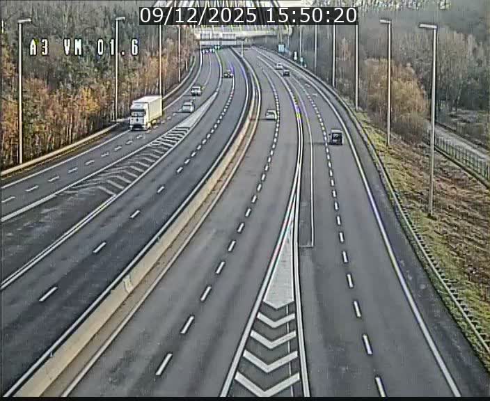 <h2>Traffic live webcam Luxembourg - Croix de Gasperich - A3 - BK 1.6 - direction France/Aire de Berchem</h2>