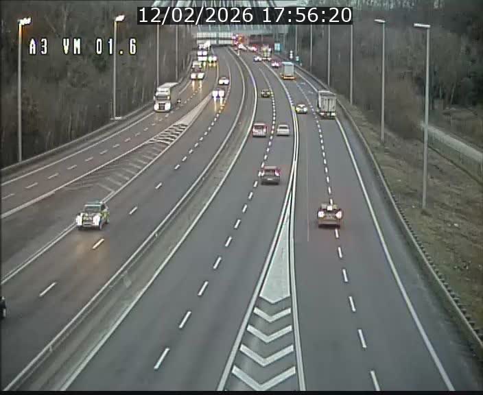 <h2>Traffic live webcam Luxembourg - Croix de Gasperich - A3 - BK 1.6 - direction France/Aire de Berchem</h2>