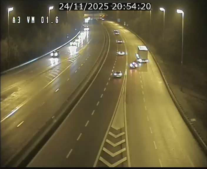 <h2>Traffic live webcam Luxembourg - Croix de Gasperich - A3 - BK 1.6 - direction France/Aire de Berchem</h2>