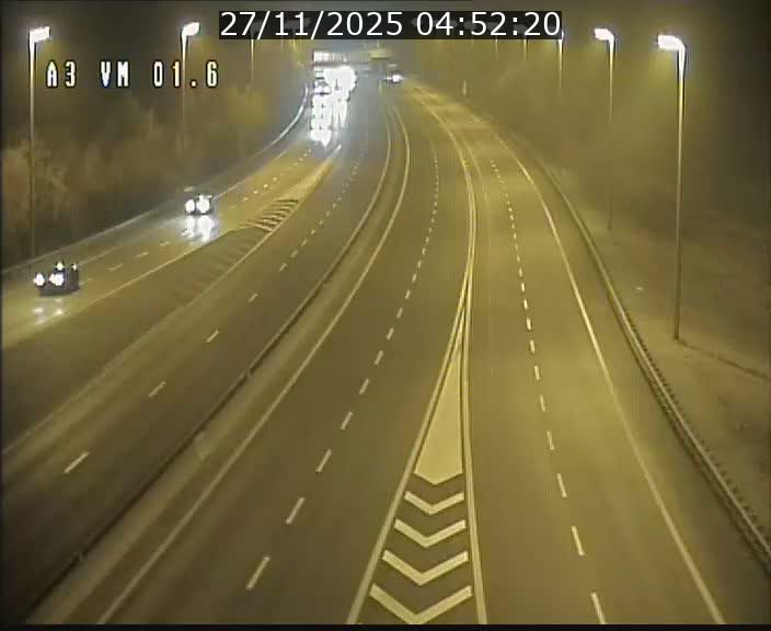 <h2>Traffic live webcam Luxembourg - Croix de Gasperich - A3 - BK 1.6 - direction France/Aire de Berchem</h2>
