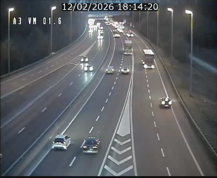 <h2>Traffic live webcam Luxembourg - Croix de Gasperich - A3 - BK 1.6 - direction France/Aire de Berchem</h2>
