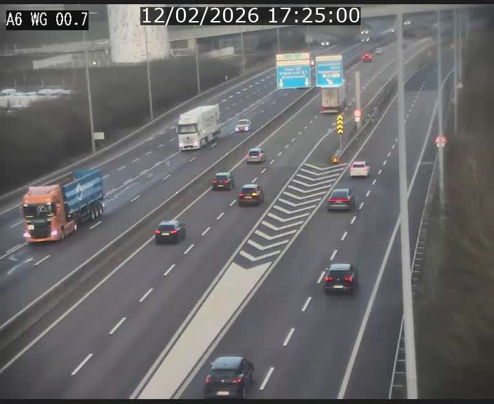 <h2>Traffic live webcam Luxembourg Croix de Cessange - A6 - BK 0.7 - direction A3 France</h2>