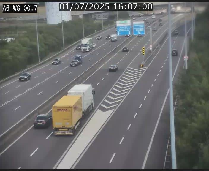 Traffic live webcam Luxembourg Croix de Cessange - A6 - BK 0.7 - direction A3 France