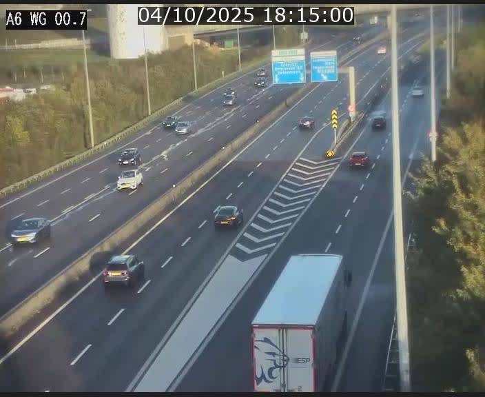 <h2>Traffic live webcam Luxembourg Croix de Cessange - A6 - BK 0.7 - direction A3 France</h2>