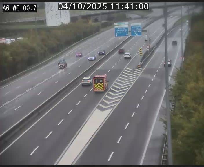 <h2>Traffic live webcam Luxembourg Croix de Cessange - A6 - BK 0.7 - direction A3 France</h2>