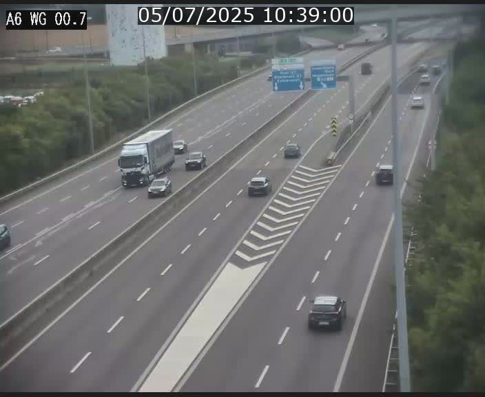 Traffic live webcam Luxembourg Croix de Cessange - A6 - BK 0.7 - direction A3 France