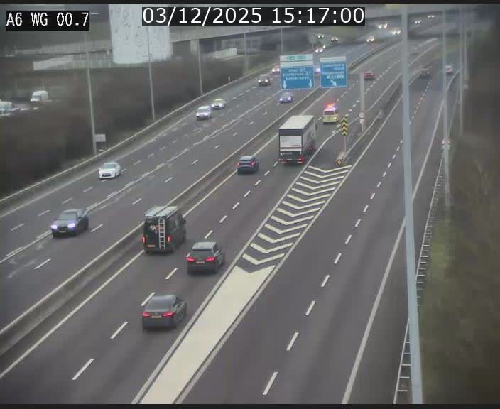 <h2>Traffic live webcam Luxembourg Croix de Cessange - A6 - BK 0.7 - direction A3 France</h2>