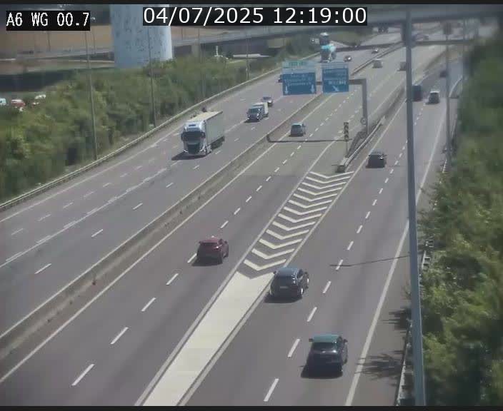 Traffic live webcam Luxembourg Croix de Cessange - A6 - BK 0.7 - direction A3 France