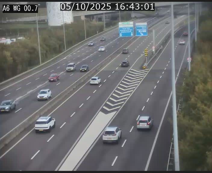 <h2>Traffic live webcam Luxembourg Croix de Cessange - A6 - BK 0.7 - direction A3 France</h2>