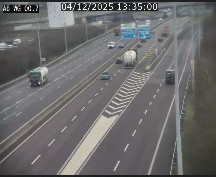 <h2>Traffic live webcam Luxembourg Croix de Cessange - A6 - BK 0.7 - direction A3 France</h2>