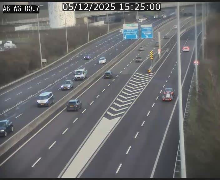 <h2>Traffic live webcam Luxembourg Croix de Cessange - A6 - BK 0.7 - direction A3 France</h2>