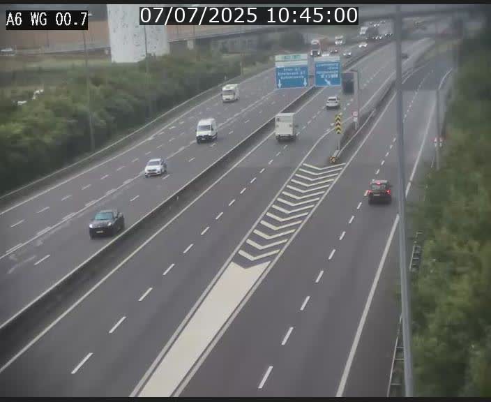 Traffic live webcam Luxembourg Croix de Cessange - A6 - BK 0.7 - direction A3 France