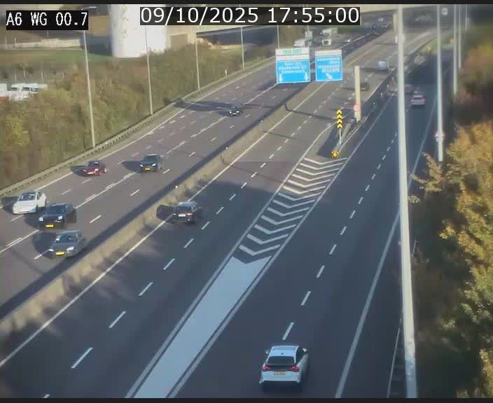 <h2>Traffic live webcam Luxembourg Croix de Cessange - A6 - BK 0.7 - direction A3 France</h2>