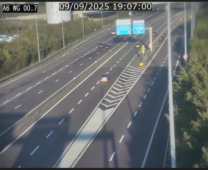<h2>Traffic live webcam Luxembourg Croix de Cessange - A6 - BK 0.7 - direction A3 France</h2>