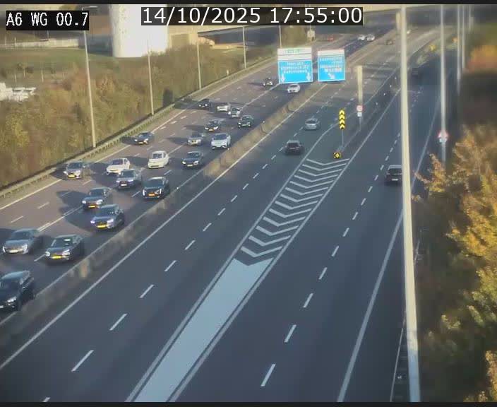 <h2>Traffic live webcam Luxembourg Croix de Cessange - A6 - BK 0.7 - direction A3 France</h2>