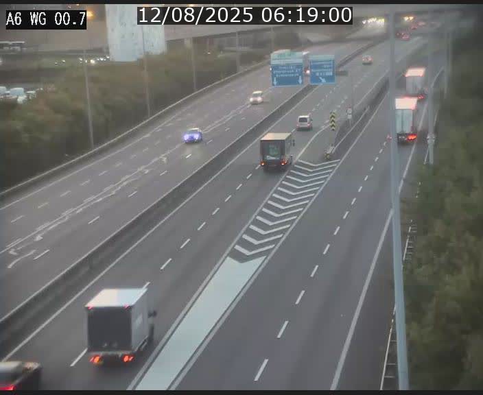 <h2>Traffic live webcam Luxembourg Croix de Cessange - A6 - BK 0.7 - direction A3 France</h2>