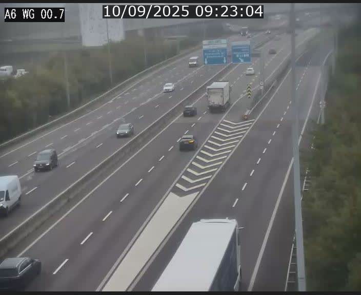 <h2>Traffic live webcam Luxembourg Croix de Cessange - A6 - BK 0.7 - direction A3 France</h2>