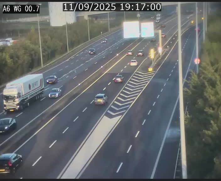 <h2>Traffic live webcam Luxembourg Croix de Cessange - A6 - BK 0.7 - direction A3 France</h2>