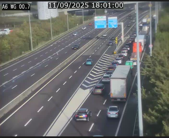 <h2>Traffic live webcam Luxembourg Croix de Cessange - A6 - BK 0.7 - direction A3 France</h2>