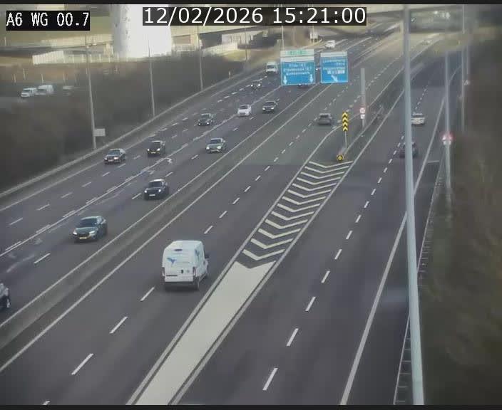 Traffic live webcam Luxembourg Croix de Cessange - A6 - BK 0.7 - direction A3 France