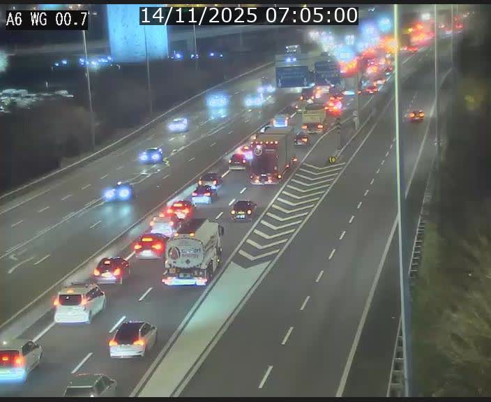 <h2>Traffic live webcam Luxembourg Croix de Cessange - A6 - BK 0.7 - direction A3 France</h2>