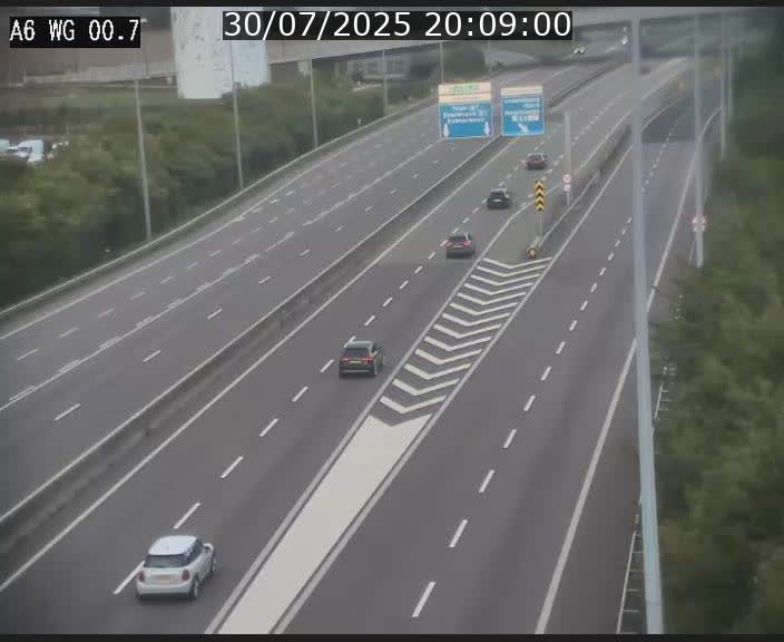 Traffic live webcam Luxembourg Croix de Cessange - A6 - BK 0.7 - direction A3 France
