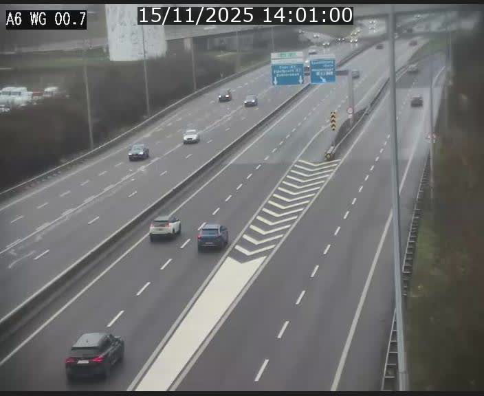 <h2>Traffic live webcam Luxembourg Croix de Cessange - A6 - BK 0.7 - direction A3 France</h2>
