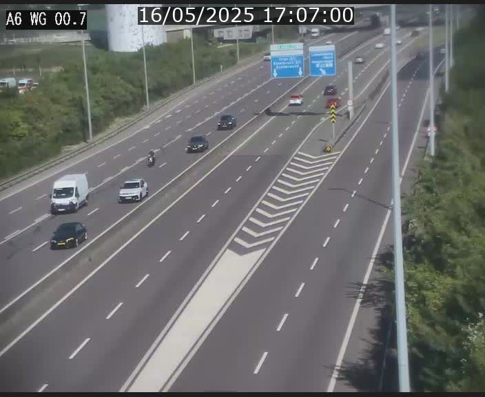 <h2>Traffic live webcam Luxembourg Croix de Cessange - A6 - BK 0.7 - direction A3 France</h2>
