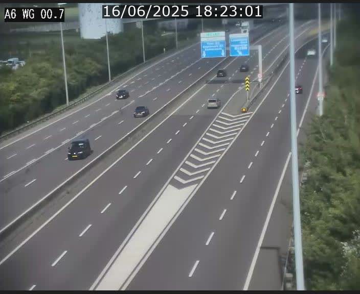 Traffic live webcam Luxembourg Croix de Cessange - A6 - BK 0.7 - direction A3 France