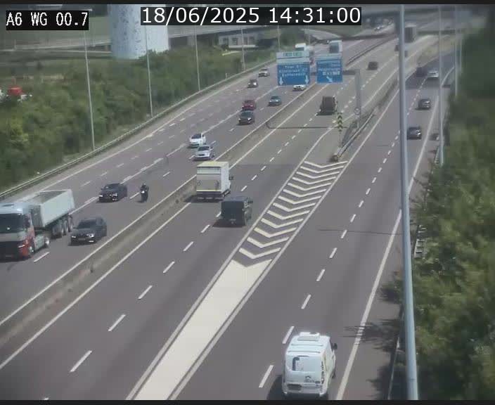 <h2>Traffic live webcam Luxembourg Croix de Cessange - A6 - BK 0.7 - direction A3 France</h2>