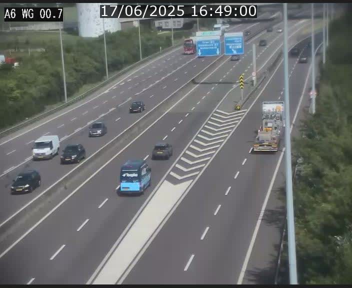 Traffic live webcam Luxembourg Croix de Cessange - A6 - BK 0.7 - direction A3 France