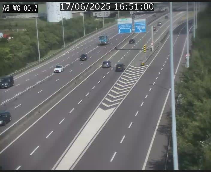 <h2>Traffic live webcam Luxembourg Croix de Cessange - A6 - BK 0.7 - direction A3 France</h2>
