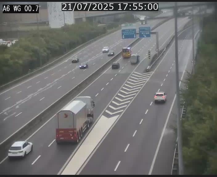 Traffic live webcam Luxembourg Croix de Cessange - A6 - BK 0.7 - direction A3 France