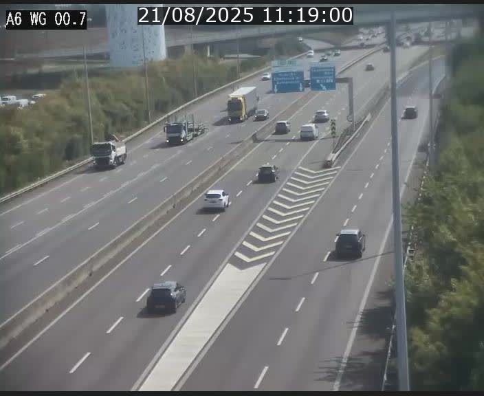 <h2>Traffic live webcam Luxembourg Croix de Cessange - A6 - BK 0.7 - direction A3 France</h2>