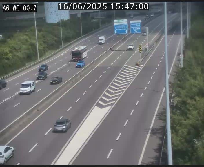 Traffic live webcam Luxembourg Croix de Cessange - A6 - BK 0.7 - direction A3 France